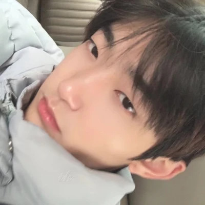 2025让人一眼就喜欢的男生头像