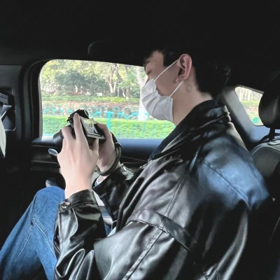 2025让人一眼就喜欢的男生头像