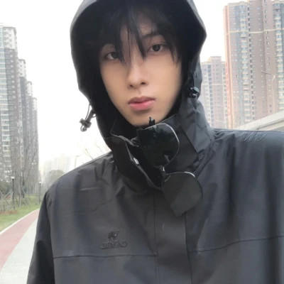 2025最新版帅气微信男生头像
