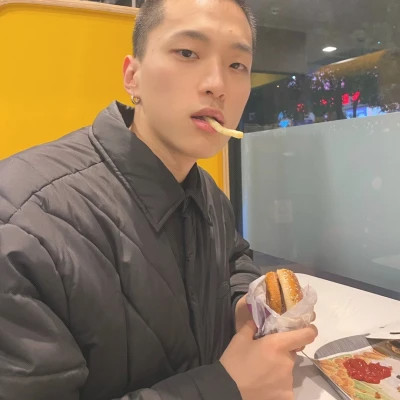2025年个性头像男生网红图片