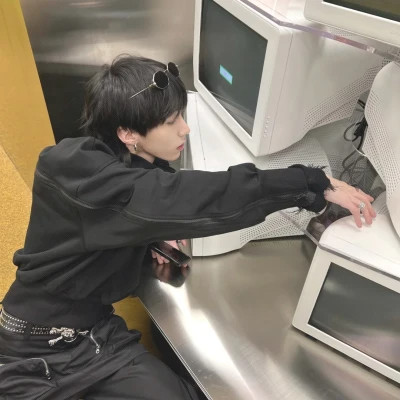 2025年个性头像男生网红图片