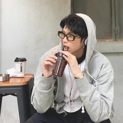 2025高清潮流男生真人头像