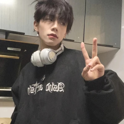 2025高清潮流男生真人头像