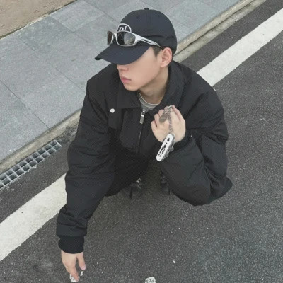 2025高清潮流男生真人头像
