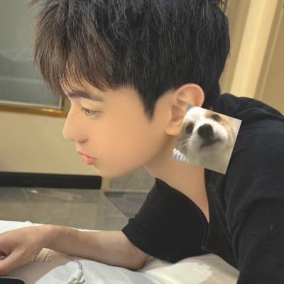 2025最火男生真人头像