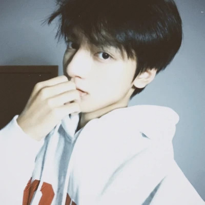 2025最火男生真人头像