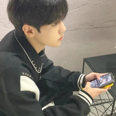 2025最帅的男人头像