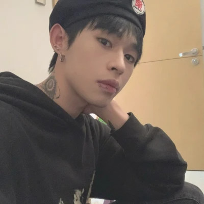2025图片大全好看头像男生