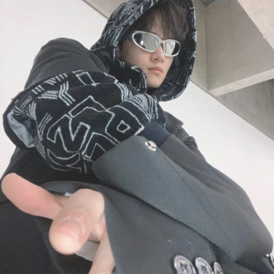2025全网最火的头像图片男生