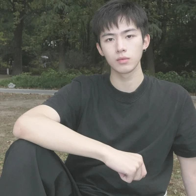 2025全网最火的头像图片男生
