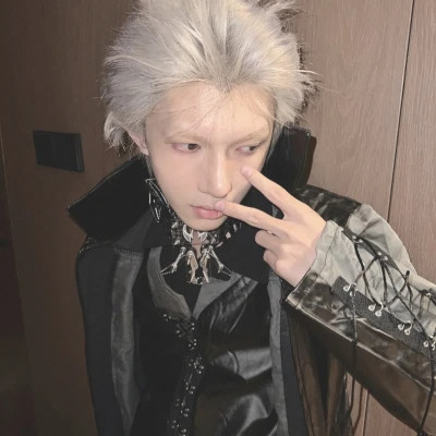 2025全网最火的头像图片男生