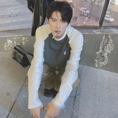2025全网最火的头像图片男生