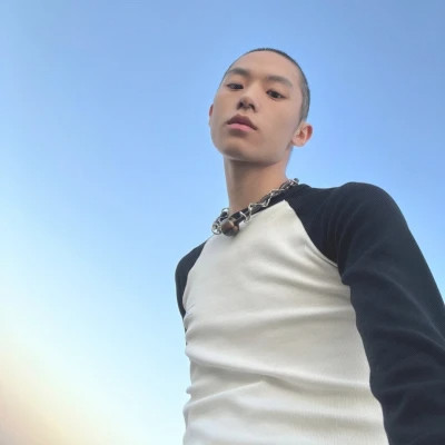 2025全网最火的头像图片男生
