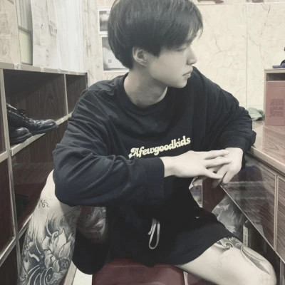 2025男生头像冷酷帅气新款高清真人