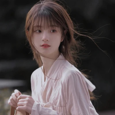 氛围感的女生微信头像