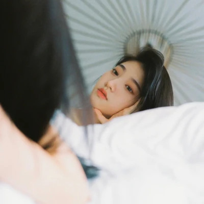 氛围感的女生微信头像