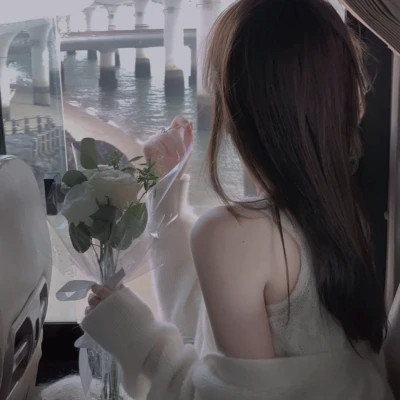 氛围感的女生微信头像