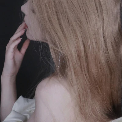 氛围感的女生微信头像