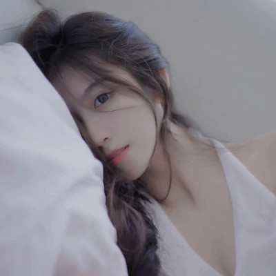 慵懒随意女生头像