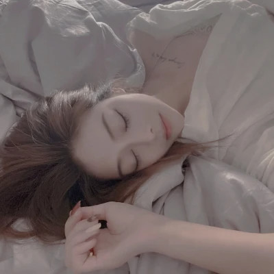 慵懒随意女生头像