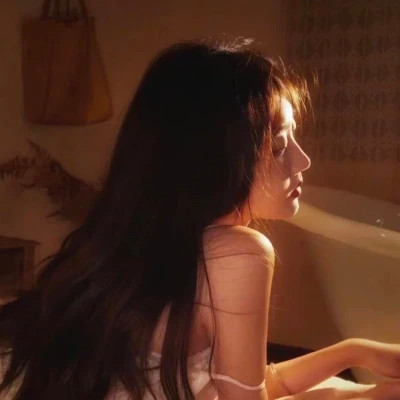 慵懒随意女生头像