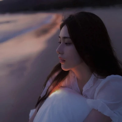 慵懒随意女生头像