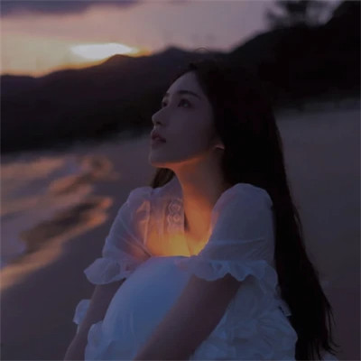 慵懒随意女生头像