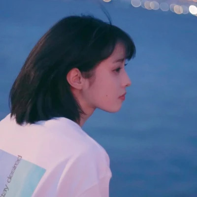 慵懒随意女生头像