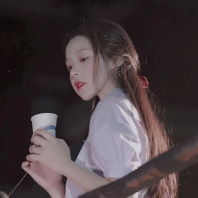 慵懒随意女生头像