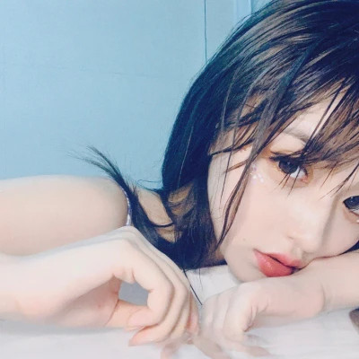 2025最火微信头像真人女生
