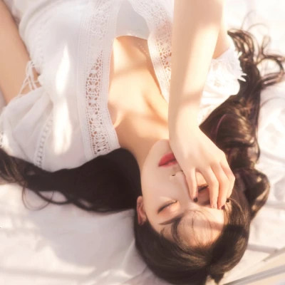 2025最火微信头像真人女生