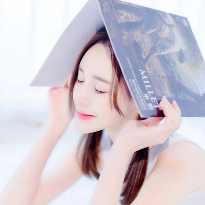 2025最火微信头像真人女生