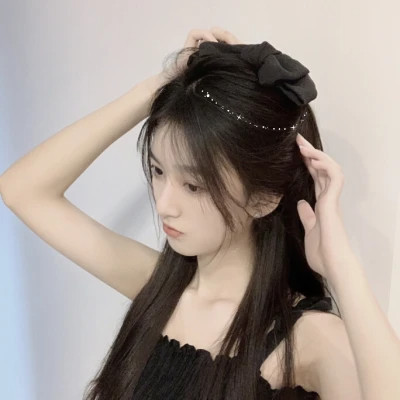 2025最火微信头像真人女生