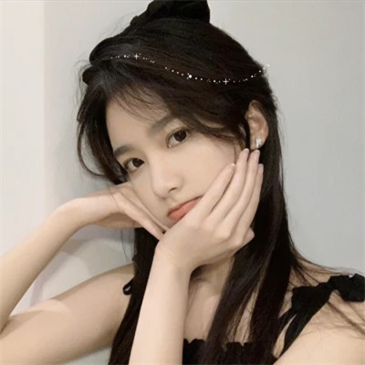 2025最火微信头像真人女生