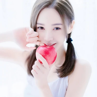 2025最火微信头像真人女生