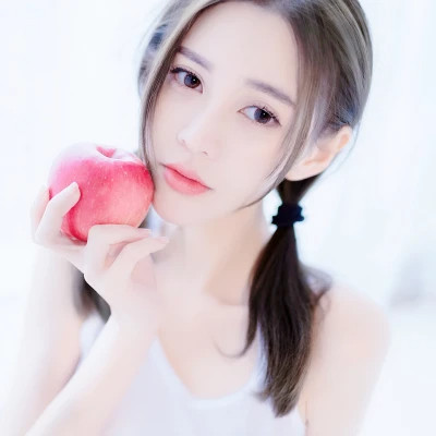 2025最火微信头像真人女生