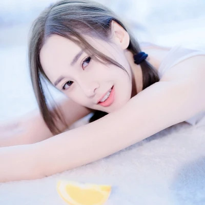 2025最火微信头像真人女生