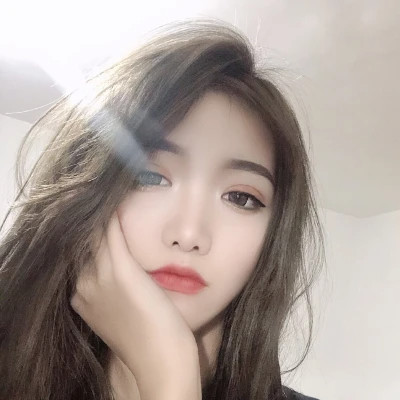 2025最火微信头像真人女生