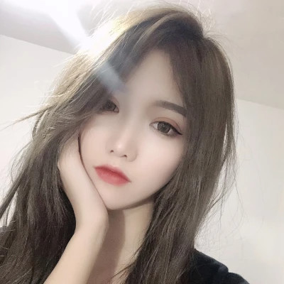 2025最火微信头像真人女生