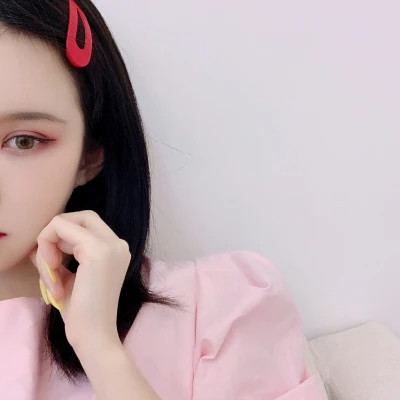 2025最火微信头像真人女生