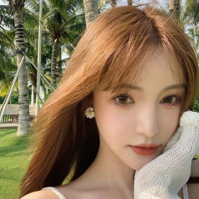 2025最火微信头像真人女生