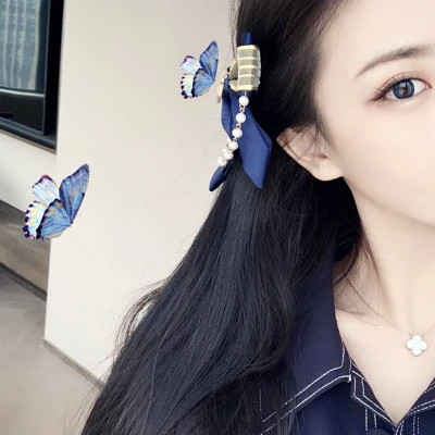 2025最火微信头像真人女生