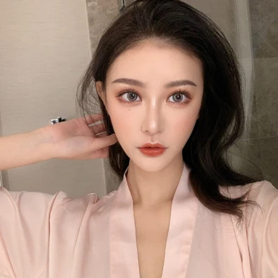 2025最火微信头像真人女生