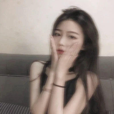 2025最火微信头像真人女生