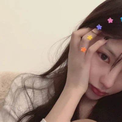 2025最火微信头像真人女生