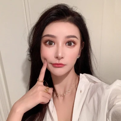 2025最火微信头像真人女生