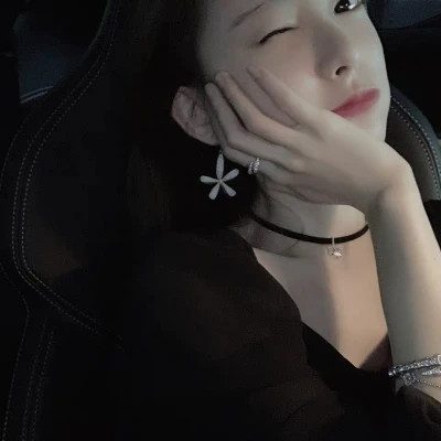 既惊艳又耐看的女生头像