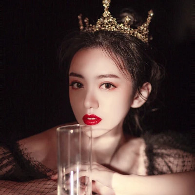 既惊艳又耐看的女生头像