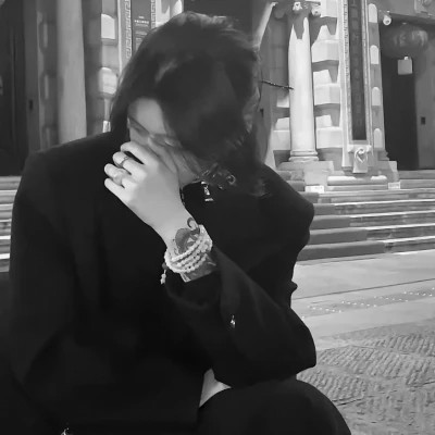 女人霸气御姐范头像黑白