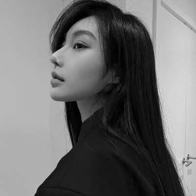女人霸气御姐范头像黑白
